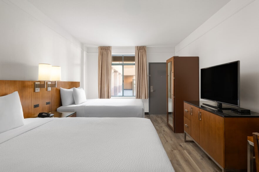 More Photos Of 631 Camino del Rio S, San Diego Hotel For Sale