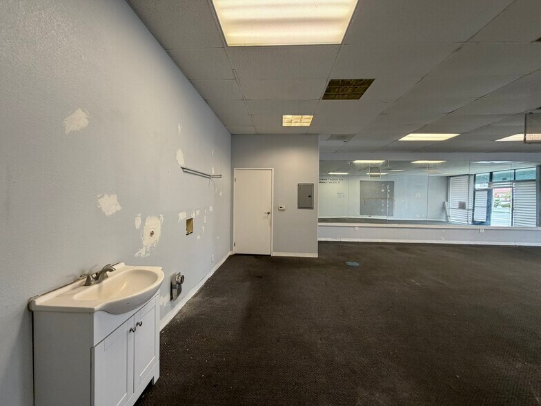 More Photos Of 8851 Garden Grove Blvd, Garden Grove Storefront Retail Office For Lease