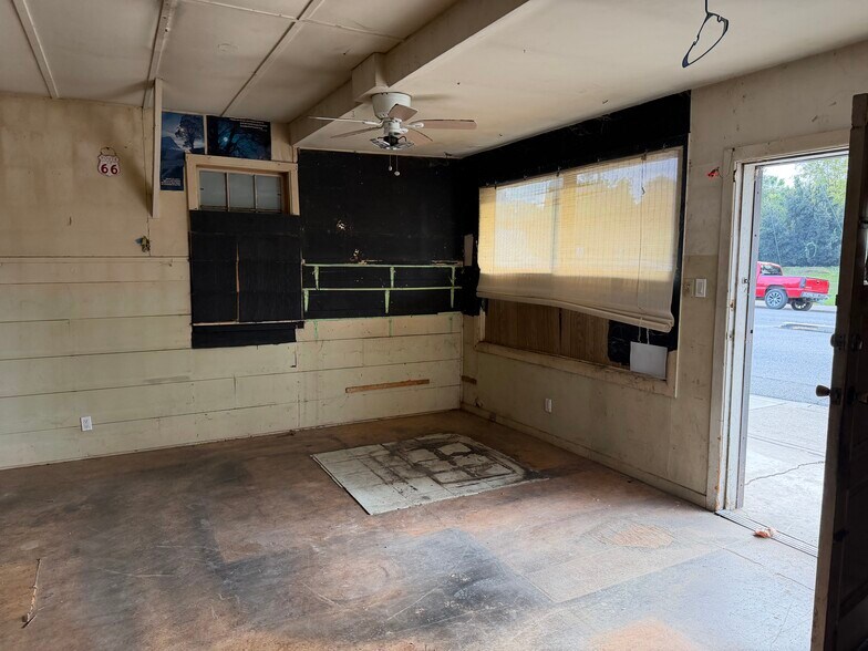 More Photos Of 217 Percy Ave, Yuba City Storefront For Sale