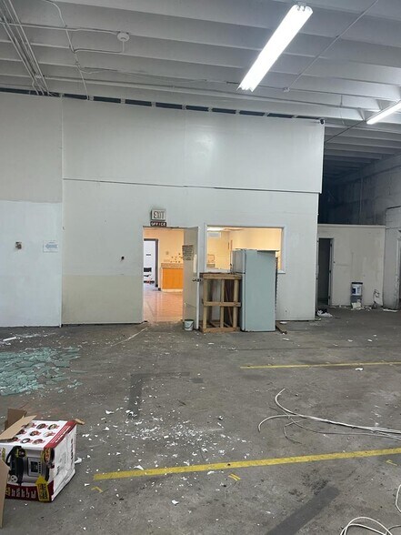 More Photos Of 900 Pembroke Rd, Hallandale Manufacturing For Lease