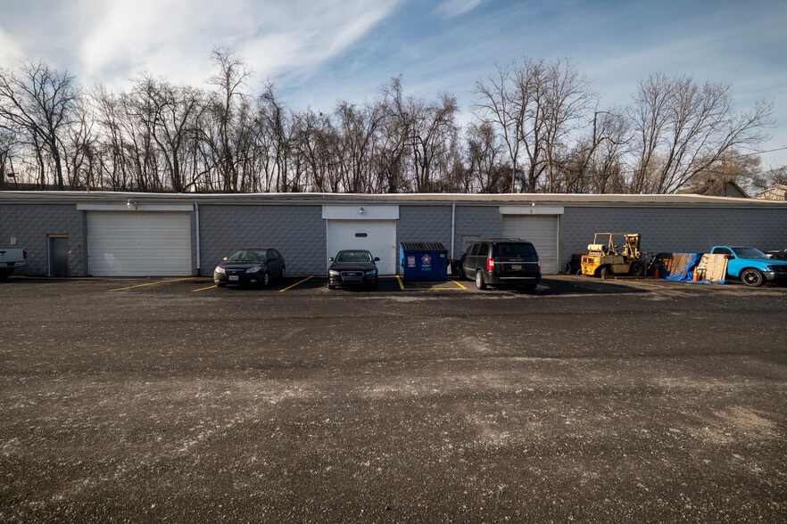 More Photos Of 400 Railroad St, Pittsburgh Warehouse For Lease
