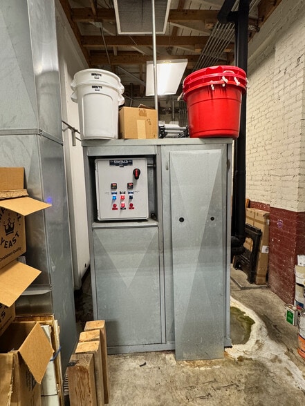 More Photos Of 585 E Thompson Blvd, Ventura Restaurant For Sale