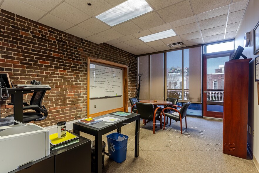 More Photos Of 17 Market Sq, Knoxville Storefront Retail Office For Sale