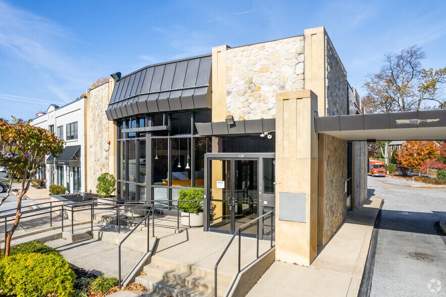 More Photos Of 301 W Lancaster Ave, Wayne Bank For Lease