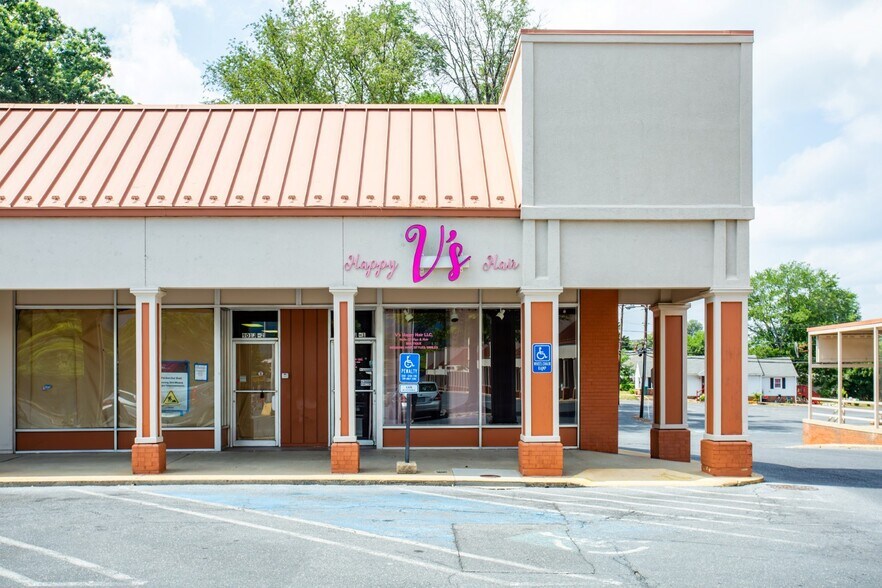 More Photos Of 801-901 W Broad St, Waynesboro Unknown For Sale