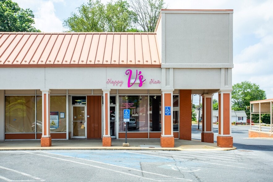 More Photos Of 801-901 W Broad St, Waynesboro Unknown For Lease