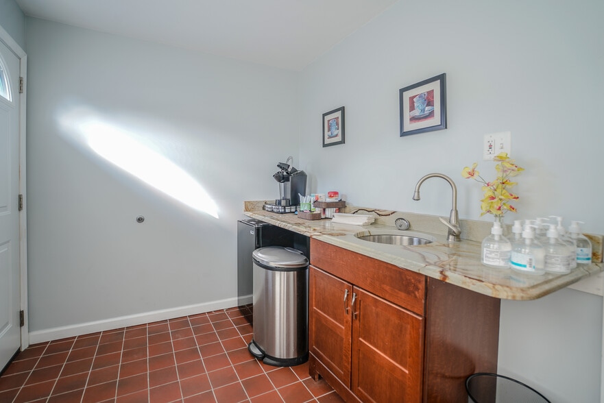 More Photos Of 625 Byberry Rd, Philadelphia Funeral Home For Sale