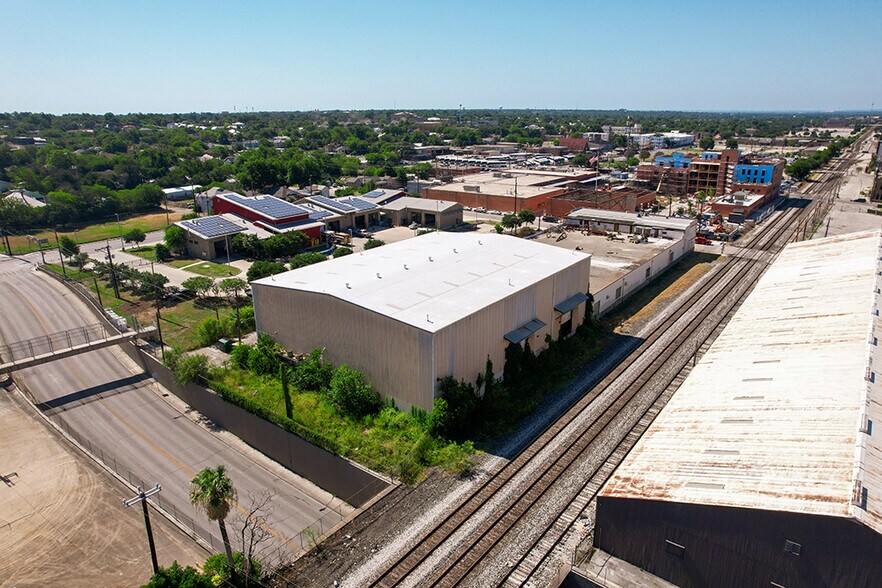 More Photos Of 120 Eda, San Antonio Warehouse For Sale