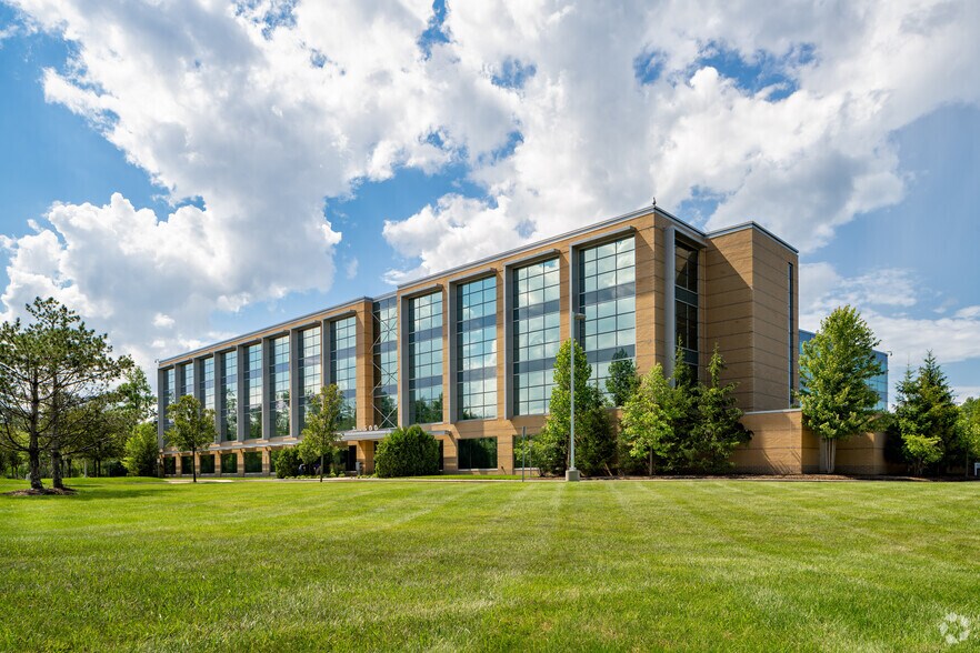 More Photos Of 36500 Corporate Dr, Farmington Hills Office For Lease