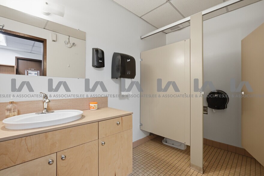 More Photos Of 18788 96th Ave, Surrey Warehouse For Lease