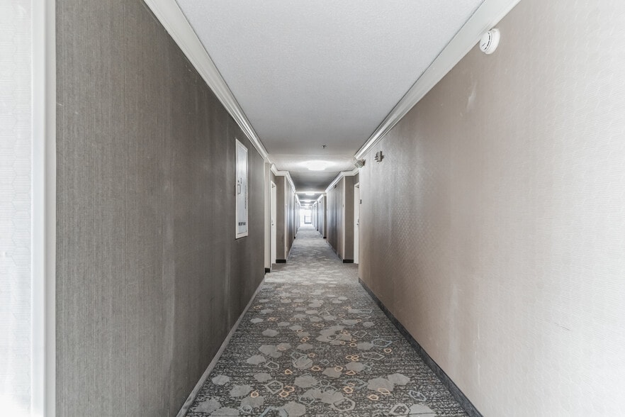 More Photos Of 1917 Coliseum Dr, Hampton Hotel For Sale