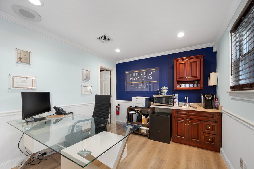 More Photos Of 15 Thomas St, North Providence Freestanding For Sale