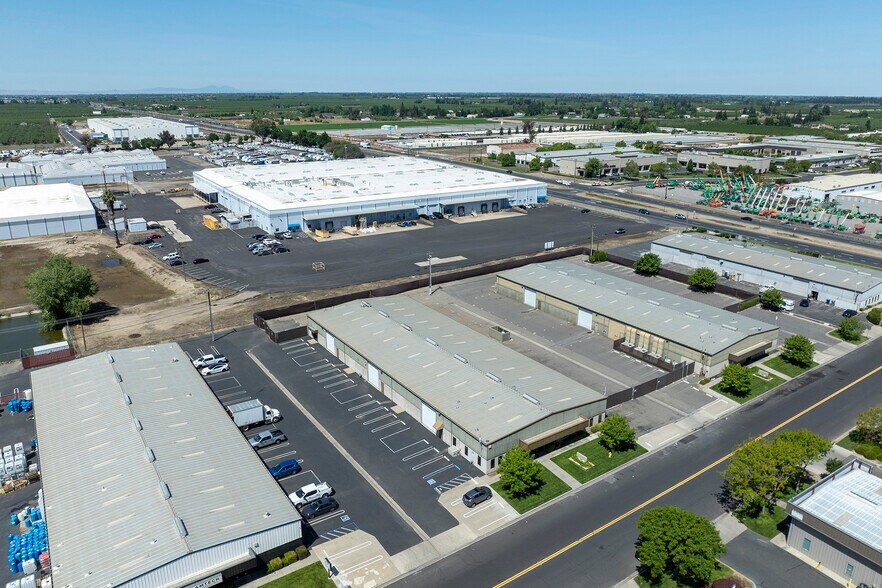 More Photos Of 4825 Stratos Way, Modesto Warehouse For Lease
