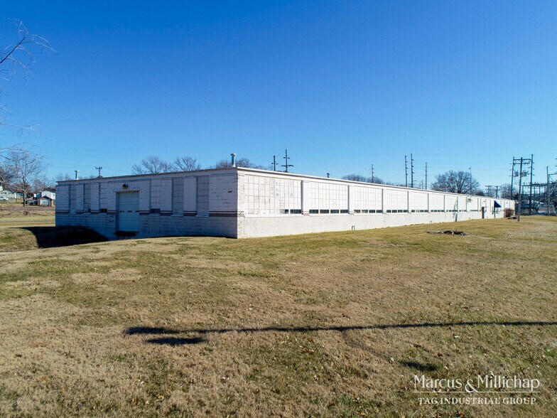 More Photos Of 1015 W Jefferson St, Vandalia Warehouse For Lease