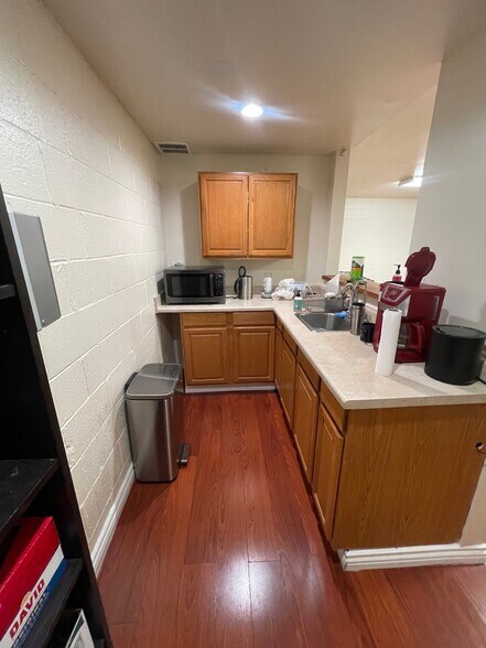 More Photos Of 19410-19420 Business Center Dr, Northridge Warehouse For Lease