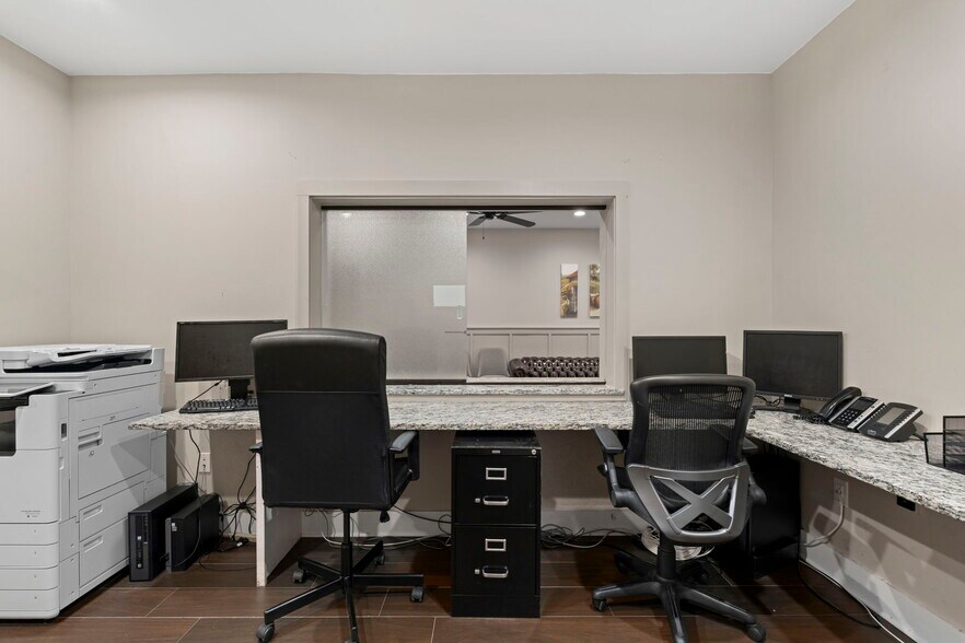 More Photos Of 9518 Tioga Dr, San Antonio Office For Sale
