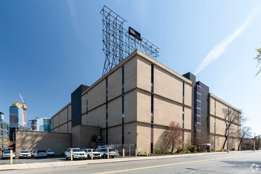 Primary Photo Of 27-11 49th Ave, Long Island City Manufacturing For Lease
