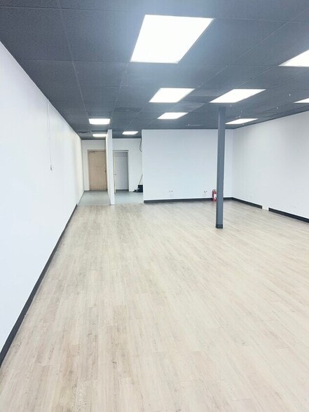 More Photos Of 2250-2284 S Chambers Rd, Aurora Storefront For Lease