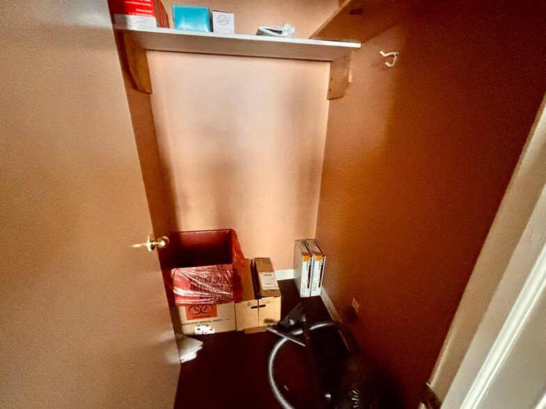 More Photos Of 4900-4902 Bergenline Ave, Union City Storefront Retail Office For Lease