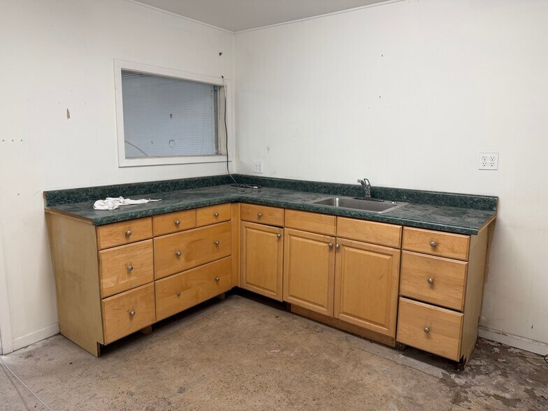 More Photos Of 3938 Runway Rd, Memphis Warehouse For Lease