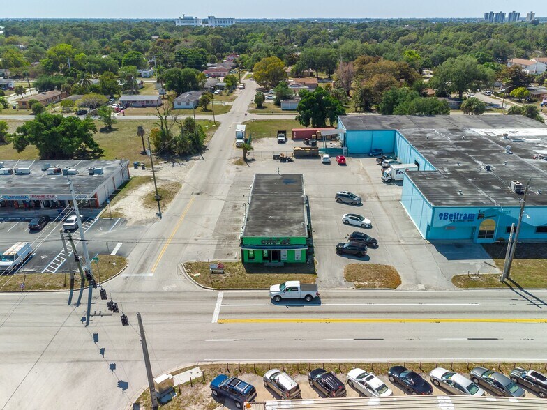 More Photos Of 2578 Fowler St, Fort Myers Freestanding For Lease