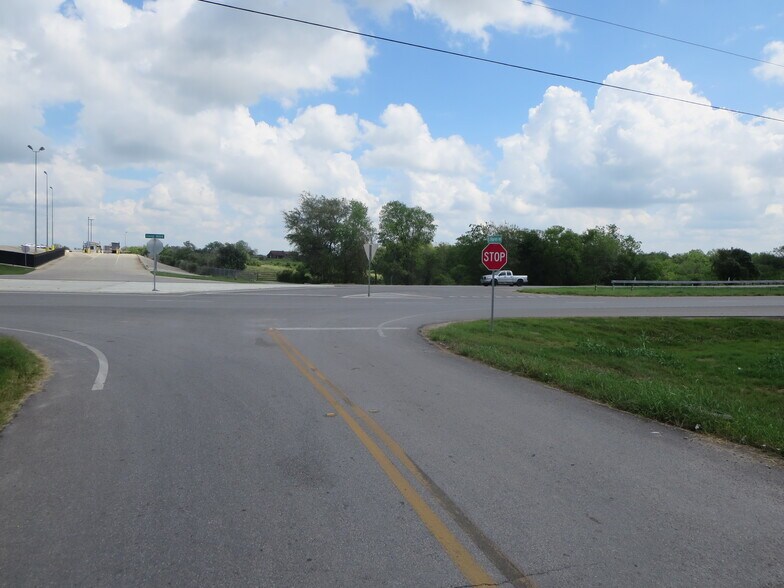 More Photos Of 4615 S Flores St, Elmendorf Manufacturing For Sale