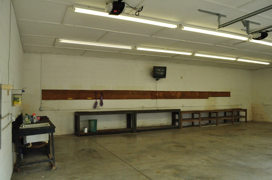 More Photos Of 6447 Rutledge Pike, Knoxville Office For Sale