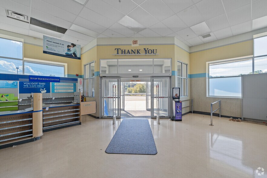 More Photos Of 645 Foxon Rd, East Haven Storefront For Sale