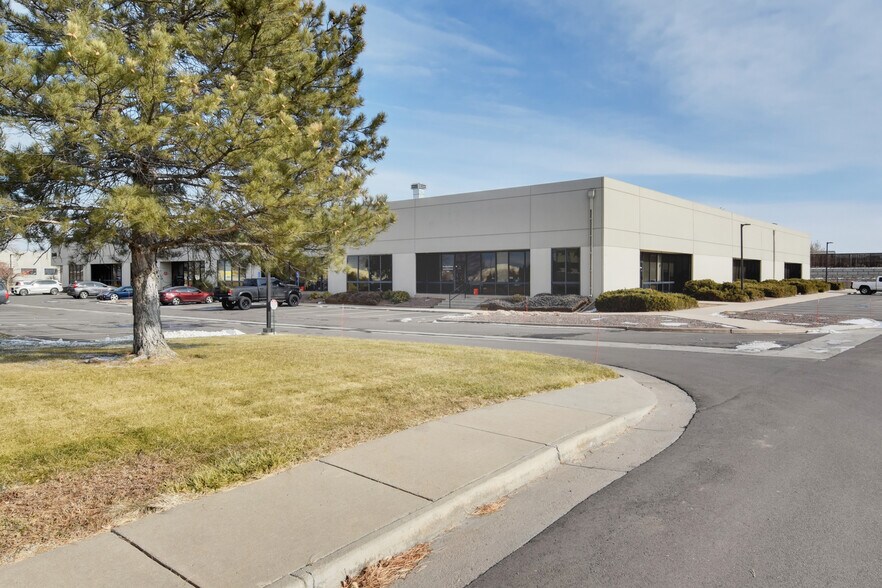 More Photos Of 20100 E 32nd Pky, Aurora Light Manufacturing For Lease