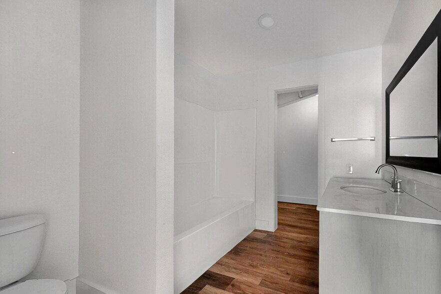 More Photos Of 11544 Cockleburr Rd, Roanoke Warehouse For Lease