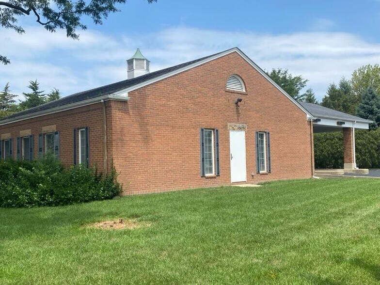 More Photos Of 111 East Side Dr, Geneva Office For Sale