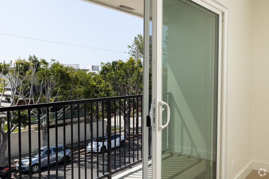 More Photos Of 1334 Barry Ave, Los Angeles Apartments For Sale