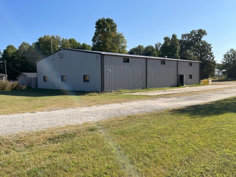 More Photos Of 813 Joe Black Rd, Williamston Warehouse For Lease