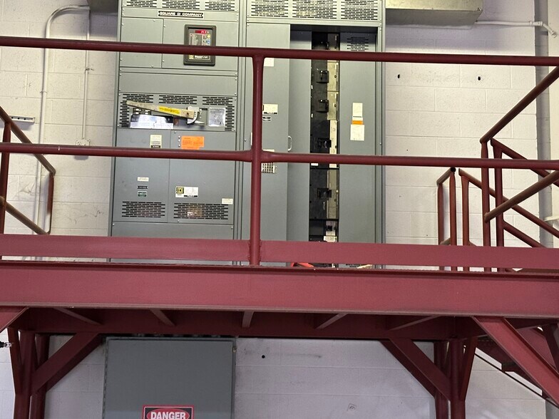 More Photos Of 3453 Aerial Way Dr SW, Roanoke Warehouse For Lease