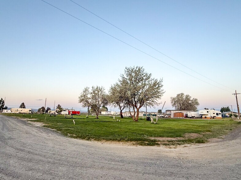 More Photos Of 87275 County Hwy 9-28, Christmas Valley Hotel For Sale