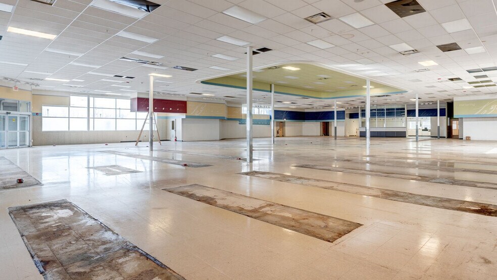 More Photos Of 85 Middletown Ave, North Haven Drugstore For Sale