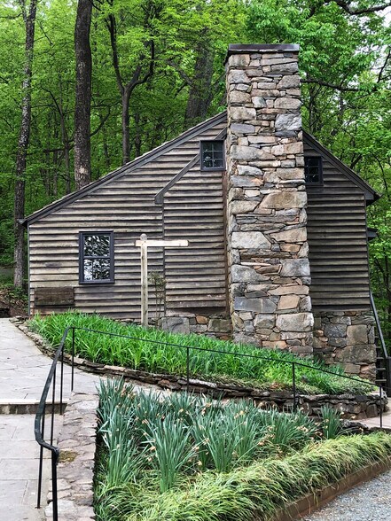 More Photos Of 683 Thomas Jefferson Pky, Charlottesville General Retail For Sale