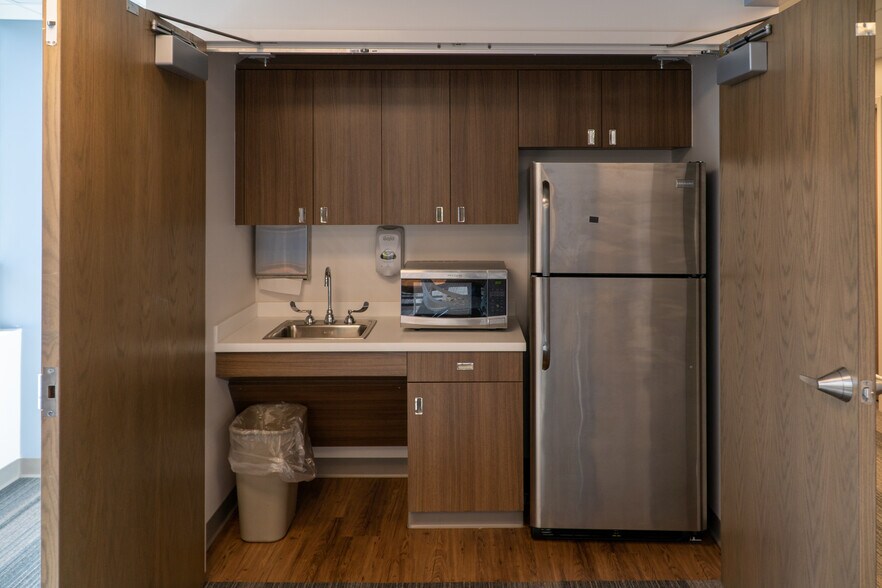 More Photos Of 312 E Wisconsin Ave, Milwaukee Medical For Sale