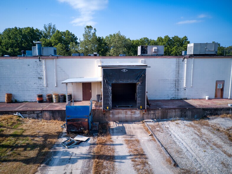 More Photos Of 1100 County Farm Rd, Cassville Warehouse For Lease