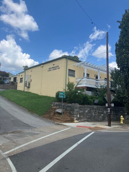 Primary Photo Of 301 Frazier Ave, Chattanooga Office For Sale