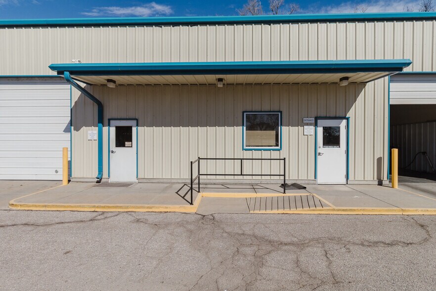 More Photos Of 3101 S Broadway St, Wichita Freestanding For Sale