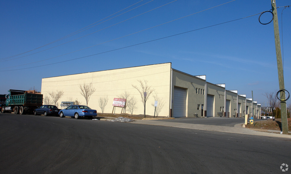 Primary Photo Of 10456-10468 Colonel Ct, Manassas Warehouse For Lease