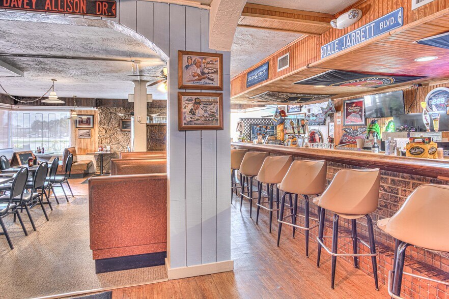 More Photos Of 2017 S Ridgewood Ave, South Daytona Restaurant For Sale