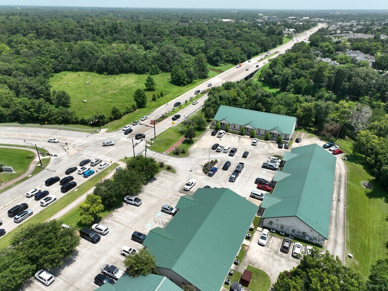 More Photos Of 1110 S Friendswood Dr, Friendswood Unknown For Lease