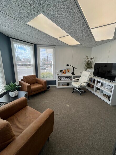 More Photos Of 661 S Main St, Bellefontaine Medical For Lease
