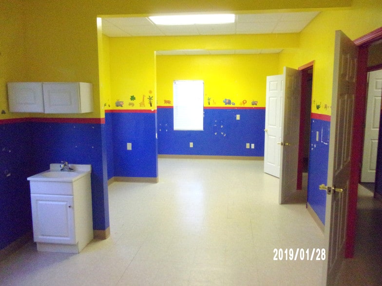 More Photos Of 925 Ophir Ave, Troy Daycare Center For Sale