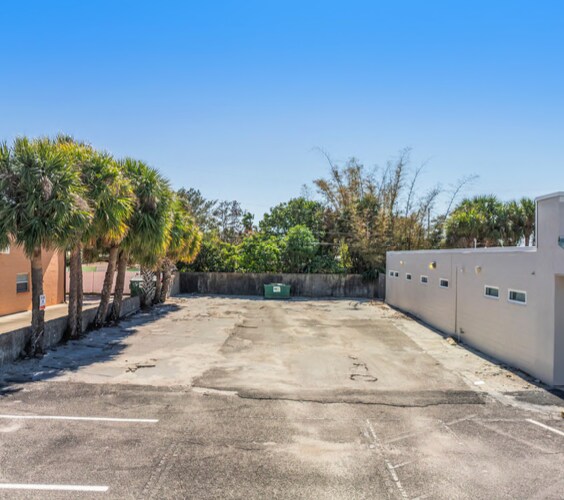 More Photos Of 105-111 Cleveland Ave, Cocoa Beach Storefront For Lease