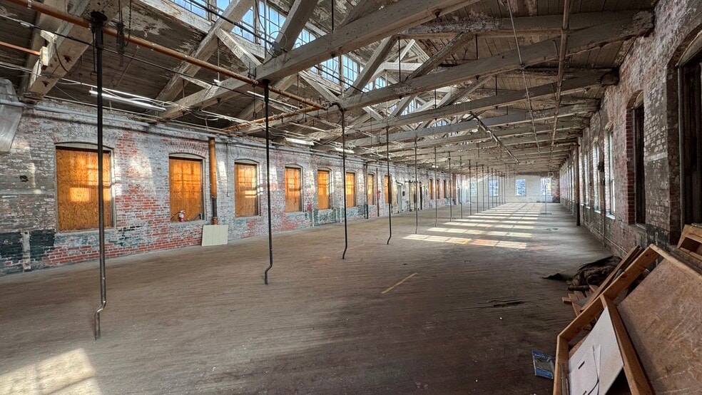 More Photos Of 240 S Main St, Nazareth Flex For Lease