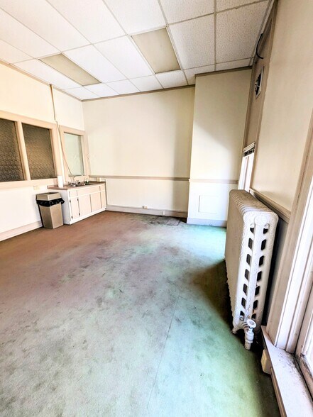 More Photos Of 301 Columbia St, Lafayette Office For Lease