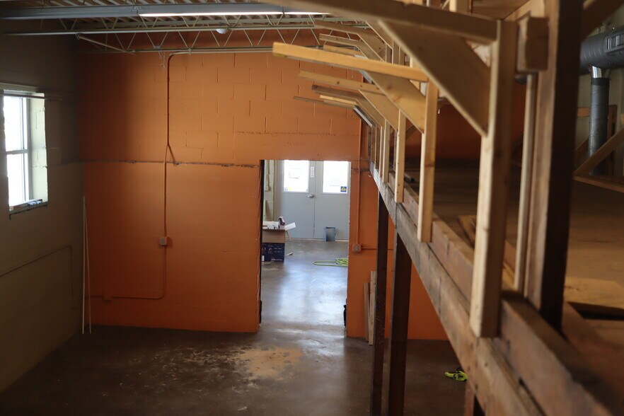 More Photos Of 1523 Riverview Dr, Kalamazoo Freestanding For Lease